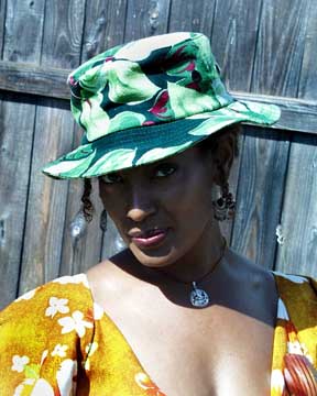 Brdgt w- Ivy Floppy hat-a low .JPG (27102 bytes)